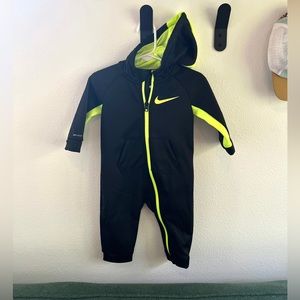NWOT Nike Infant Track suit 9 mo